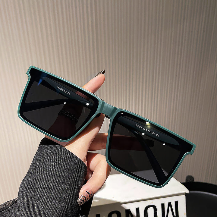 Ladies square sunglasses with modern, sturdy plastic frame Bowlift