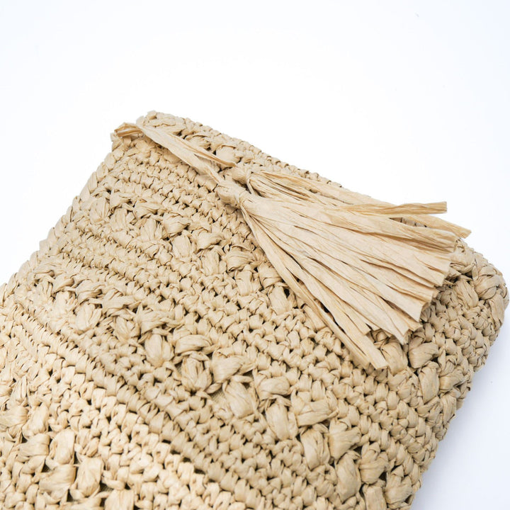Woven natural material handbag with tassel Bowlift