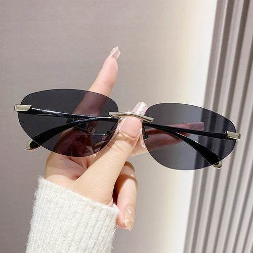 Ladies Cat-Eye Sunglasses with Unique Design Bowlift