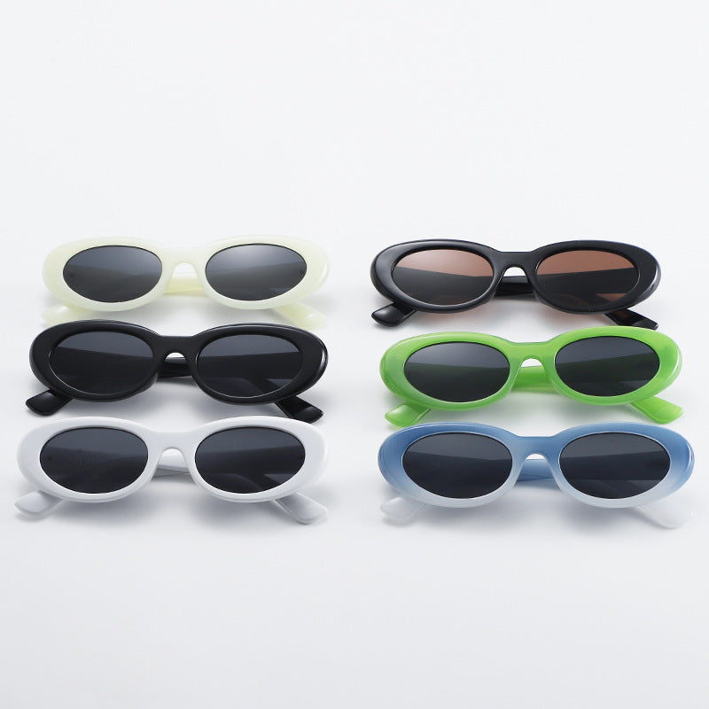 Ladies fashionable Cat-Eye glasses with trendy thick frame Bowlift