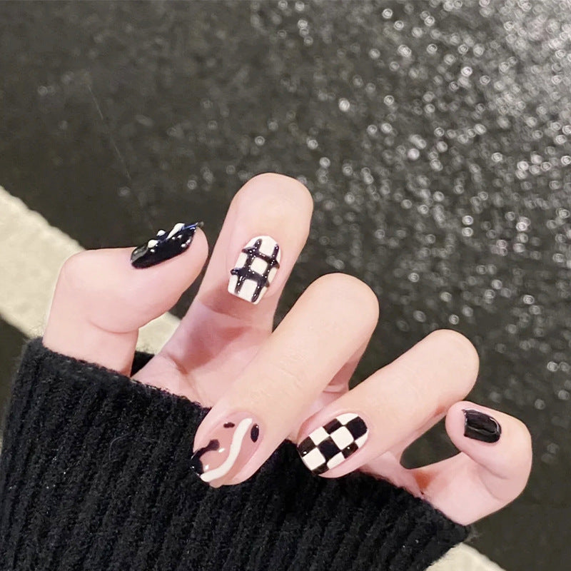 Creative nail art set with modern geometric patterns Bowlift