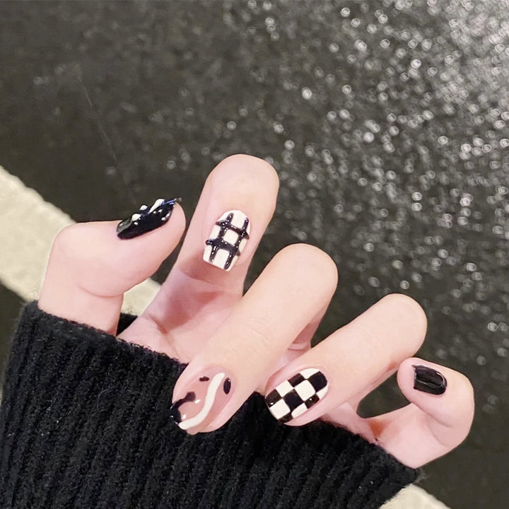 Creative nail art set with modern geometric patterns Bowlift