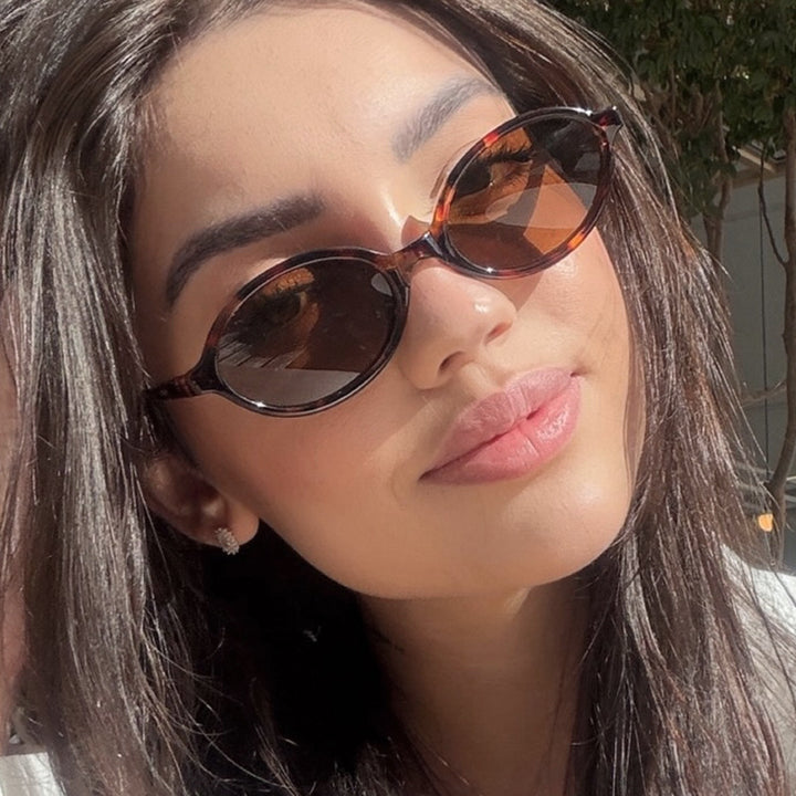 Ladies fashionable retro-inspired sunglasses Bowlift