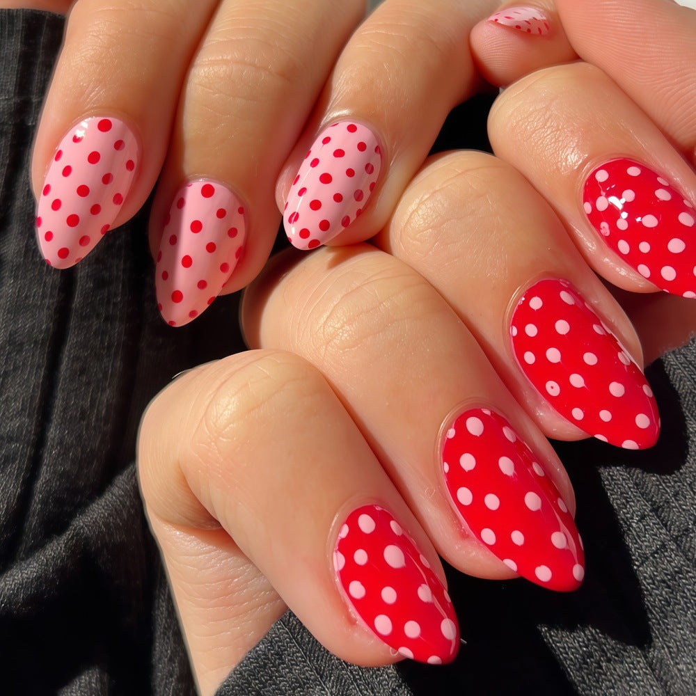 Artificial nails with trendy Polka Dot Design Bowlift
