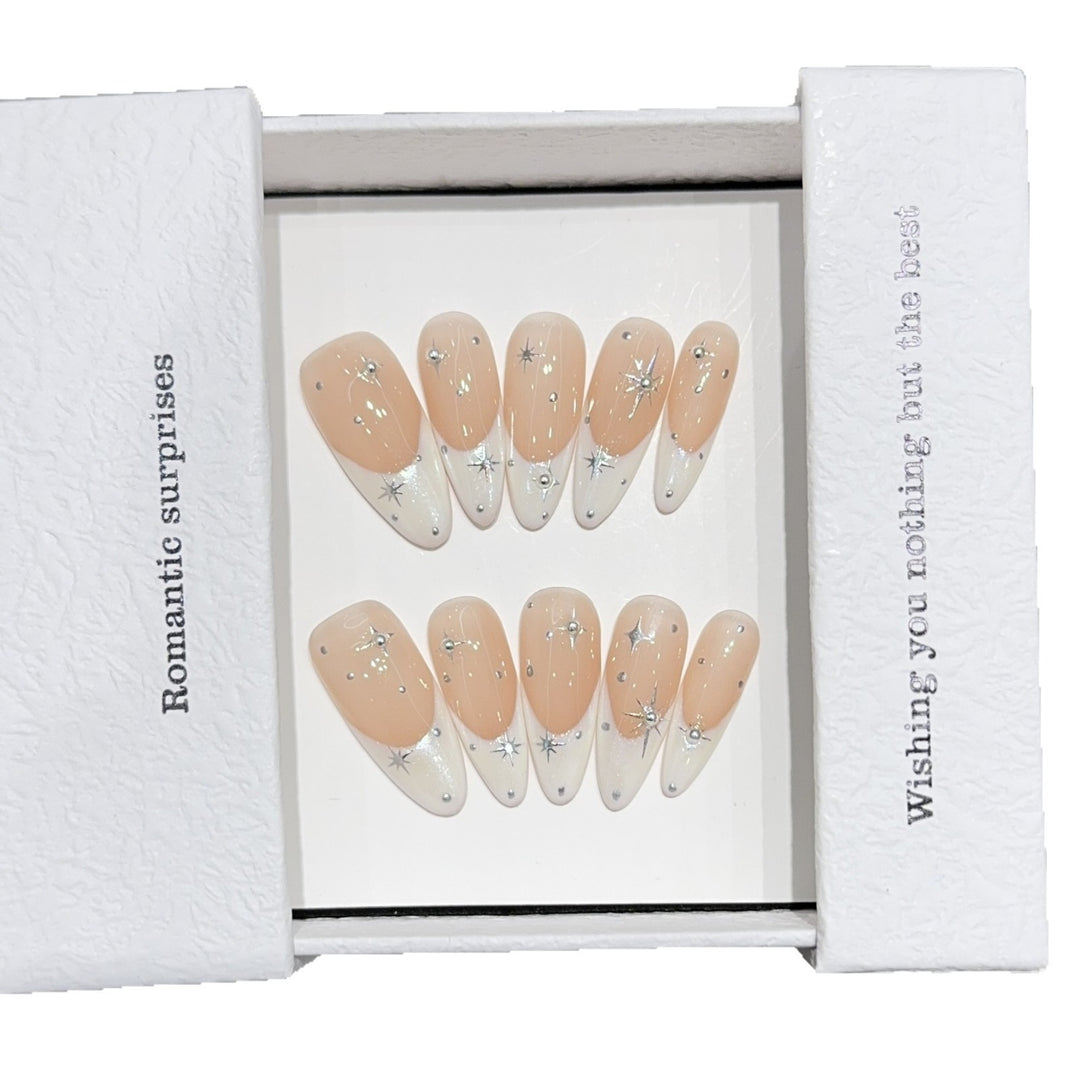 Glamorous artificial nails with romantic star pattern Bowlift