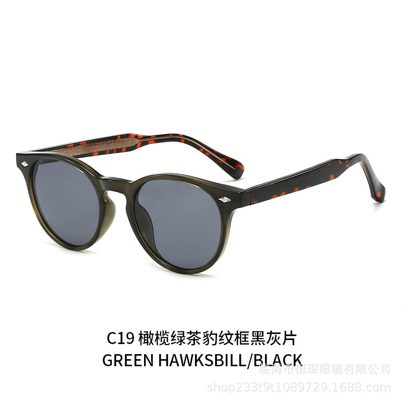 Women round sunglasses in stylish retro design Bowlift