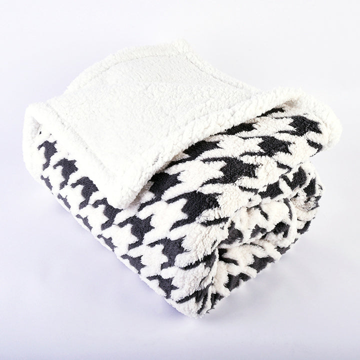 Ladies cuddle blanket with unique houndstooth pattern Bowlift