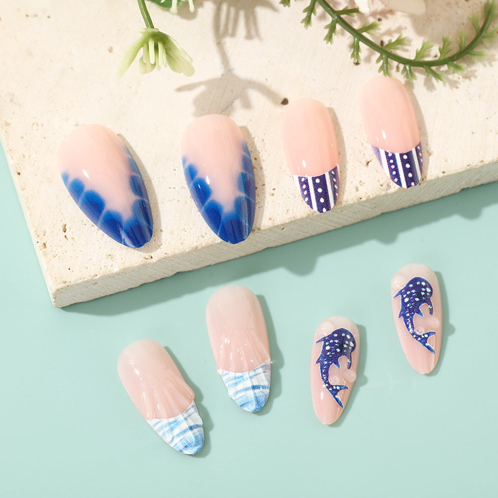 Creative art nails in maritime style Bowlift