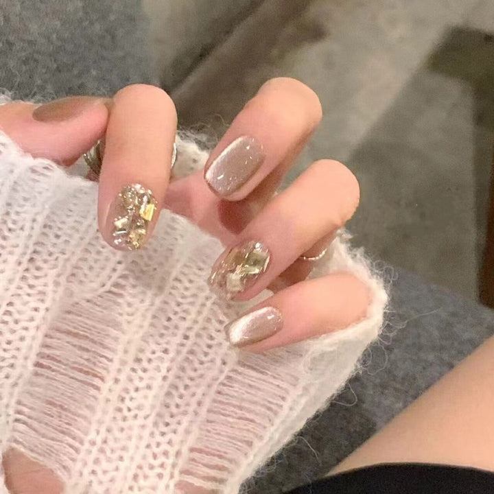 Artificial nail set with elegant glitter pattern and golden accents Bowlift