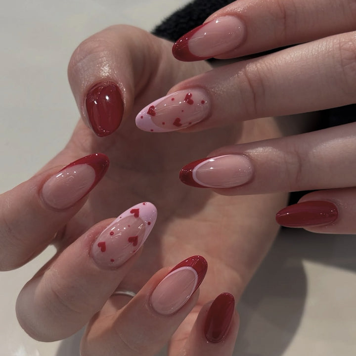 Artificial nail set with elegant heart accents and shine Bowlift