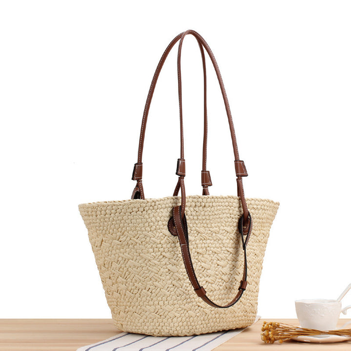 Beach bag made of handcrafted natural material with sturdy leather handle Bowlift