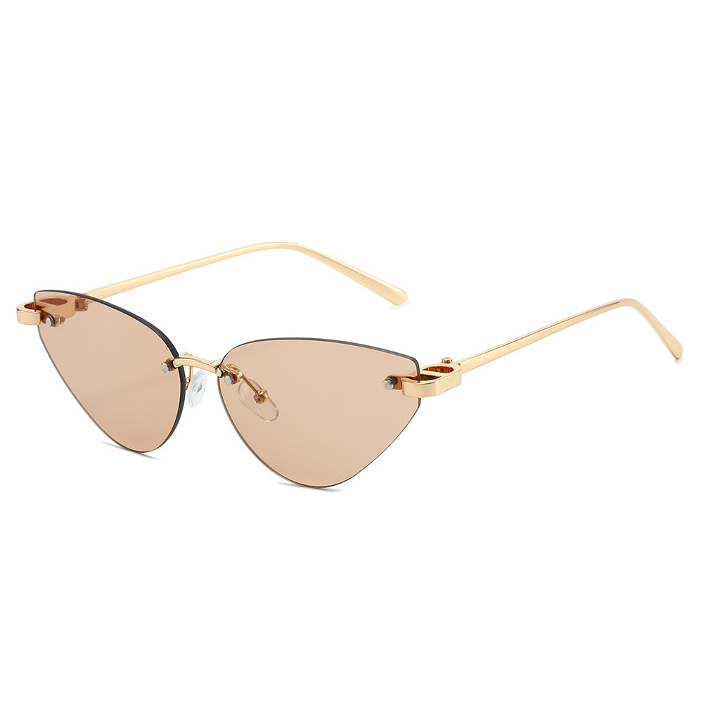 Fashion-Forward Cat-Eye Sunglasses Bowlift