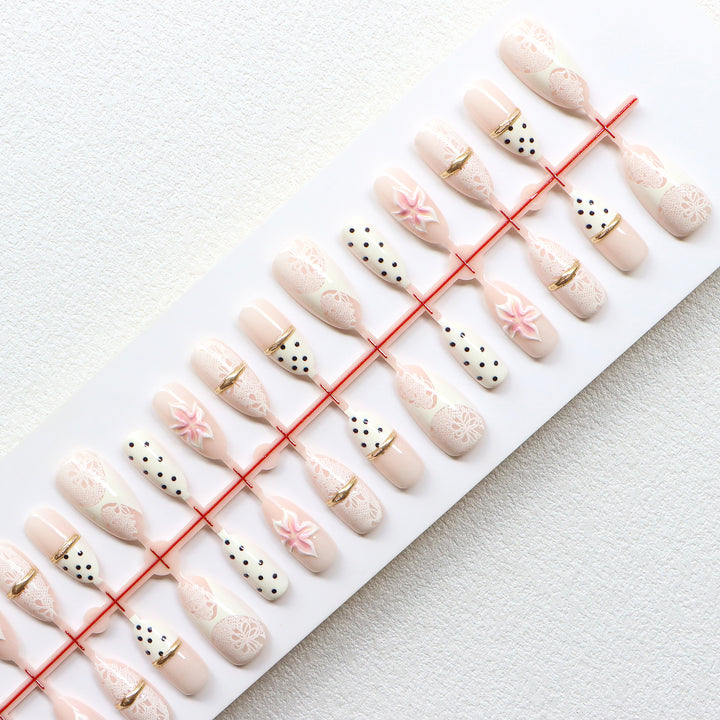 Elegant Lace Press-On Nail Set Bowlift