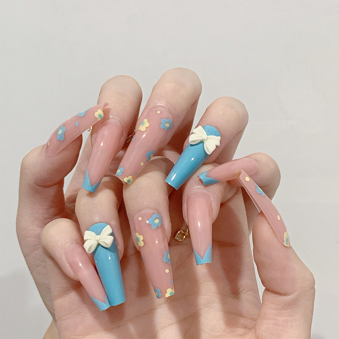 Artistic and playful nail extensions with floral patterns Bowlift