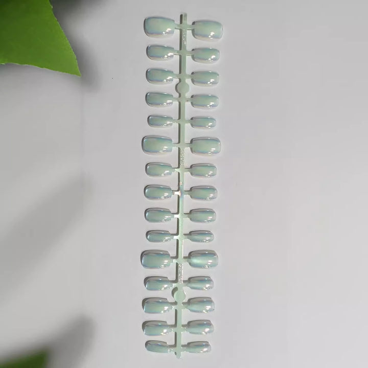 Iridescent Press-On Nail Set Bowlift
