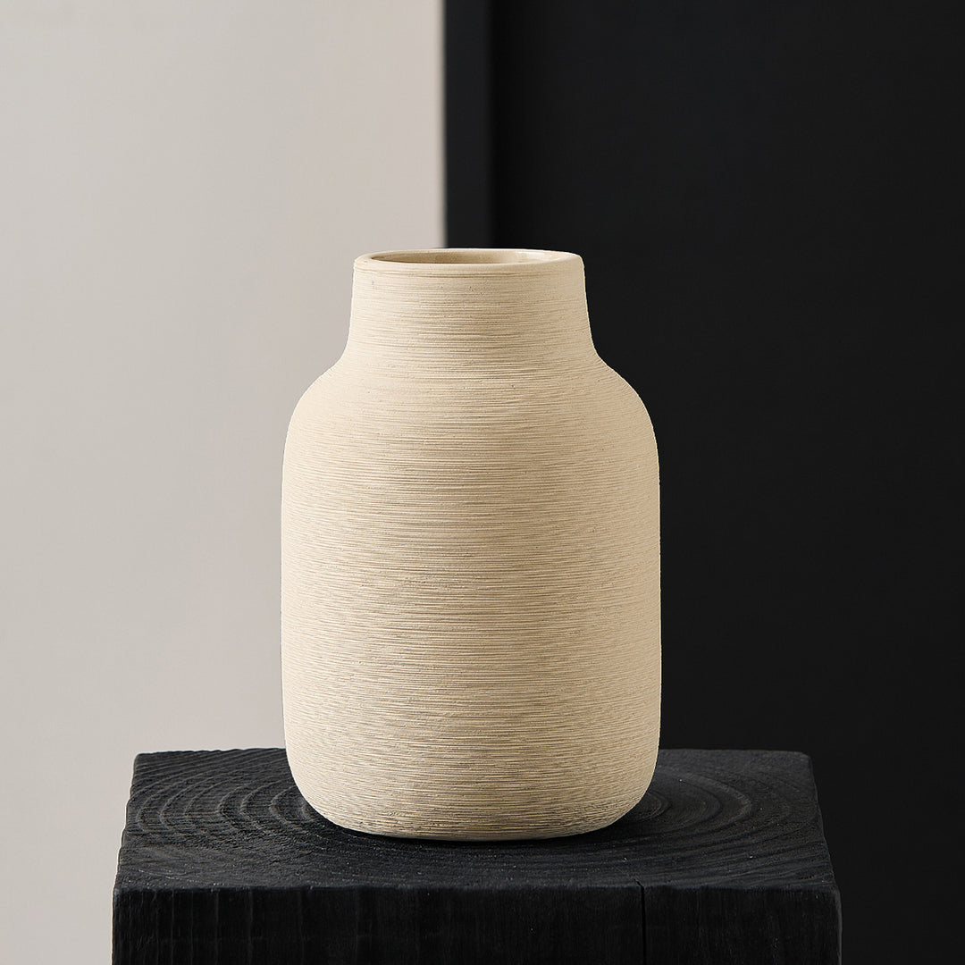 Handcrafted ceramic vase Bowlift