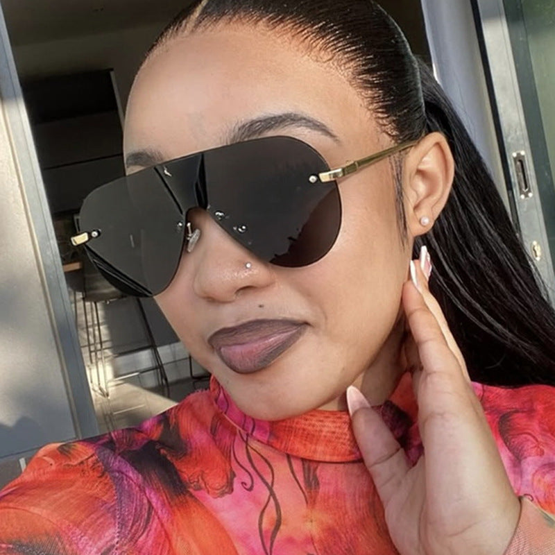 Ladies Oversized Sunglasses in Modern Aviator Style Bowlift