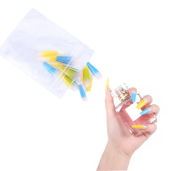 Artificial nails in elegant stiletto design Bowlift
