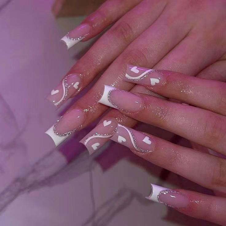 Artificial nail set with romantic heart design and glitter accents Bowlift