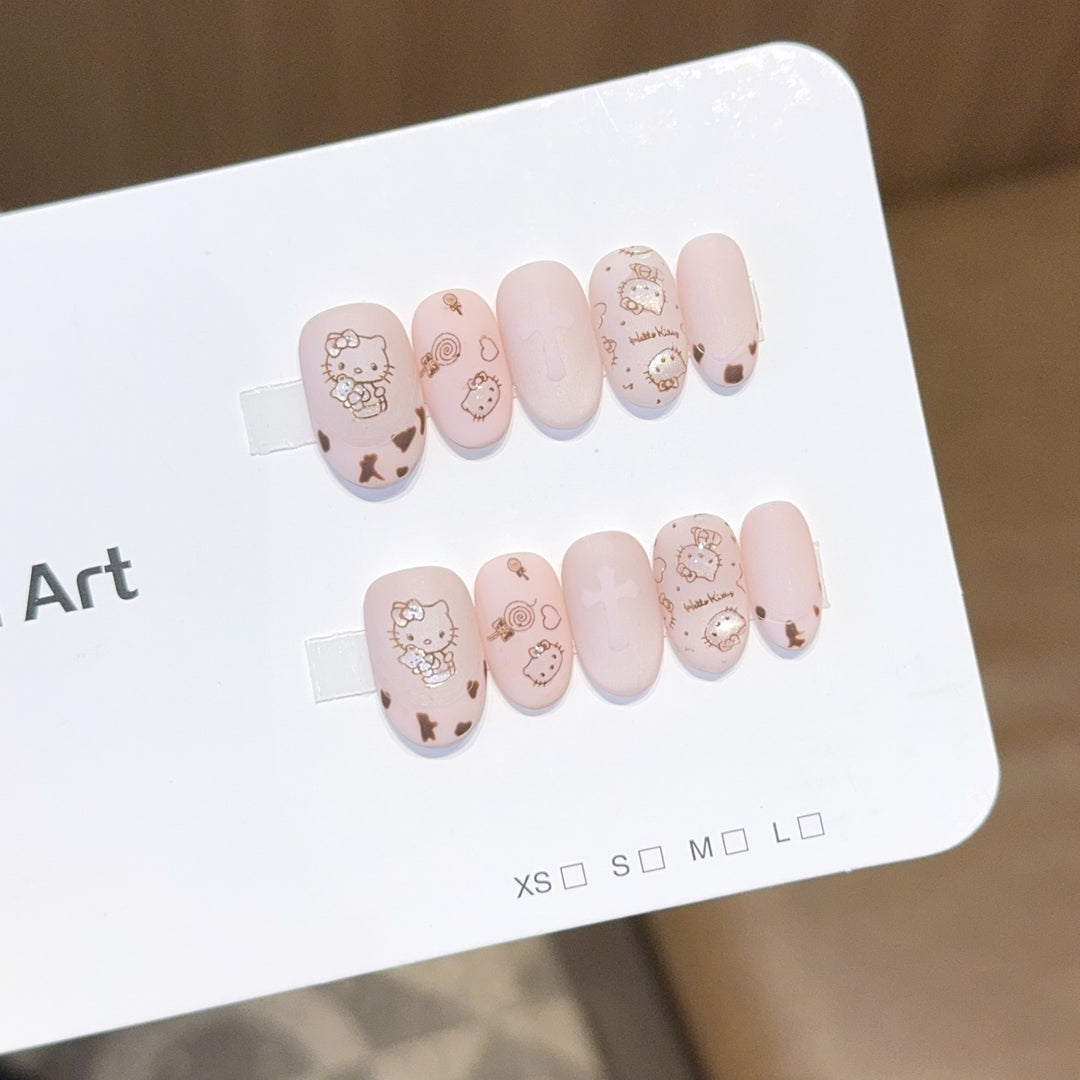 Nail art set with playful Hello Kitty motif Bowlift
