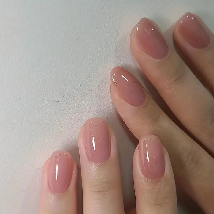 Artificial nail set with glossy finish and elegant accents Bowlift