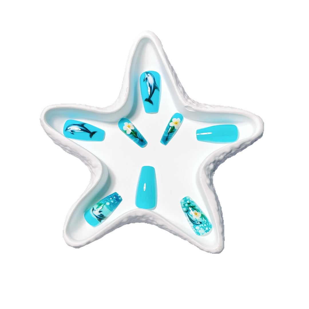 Artificial nails with underwater inspired marine motif Bowlift