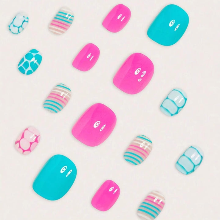 Nail set with playful patterns Bowlift