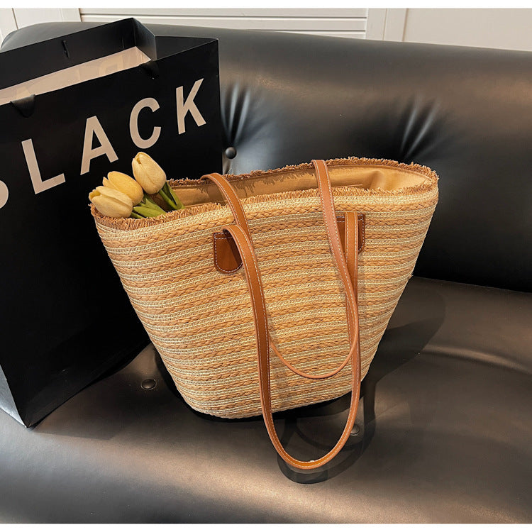 Beach bag with unique woven design Bowlift