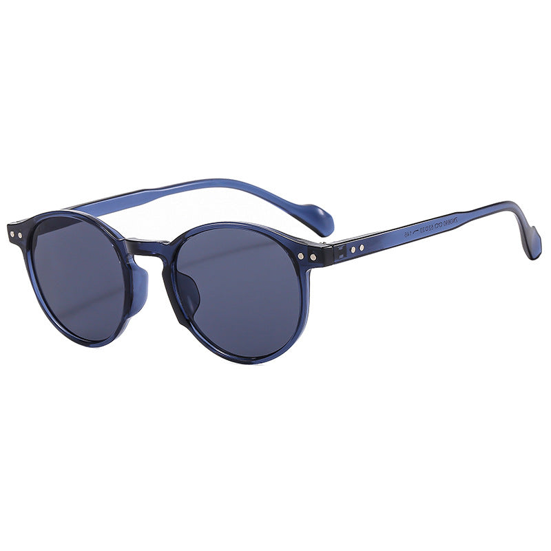 Women's trendy and stylish reading aid Bowlift