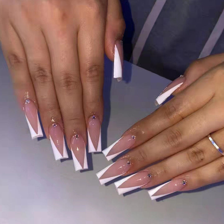 Artificial nail tips with elegant design Bowlift