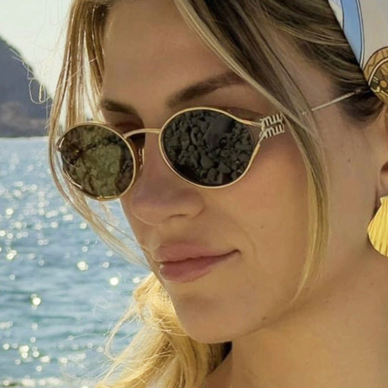Ladies elegant oval sunglasses Bowlift