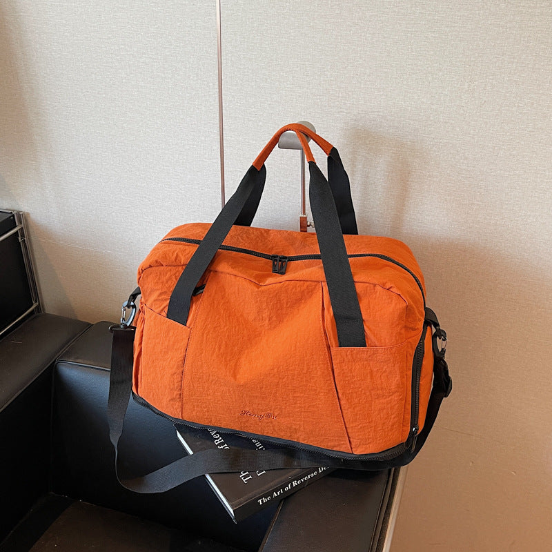 Sporty travel bag with practical outer pockets Bowlift