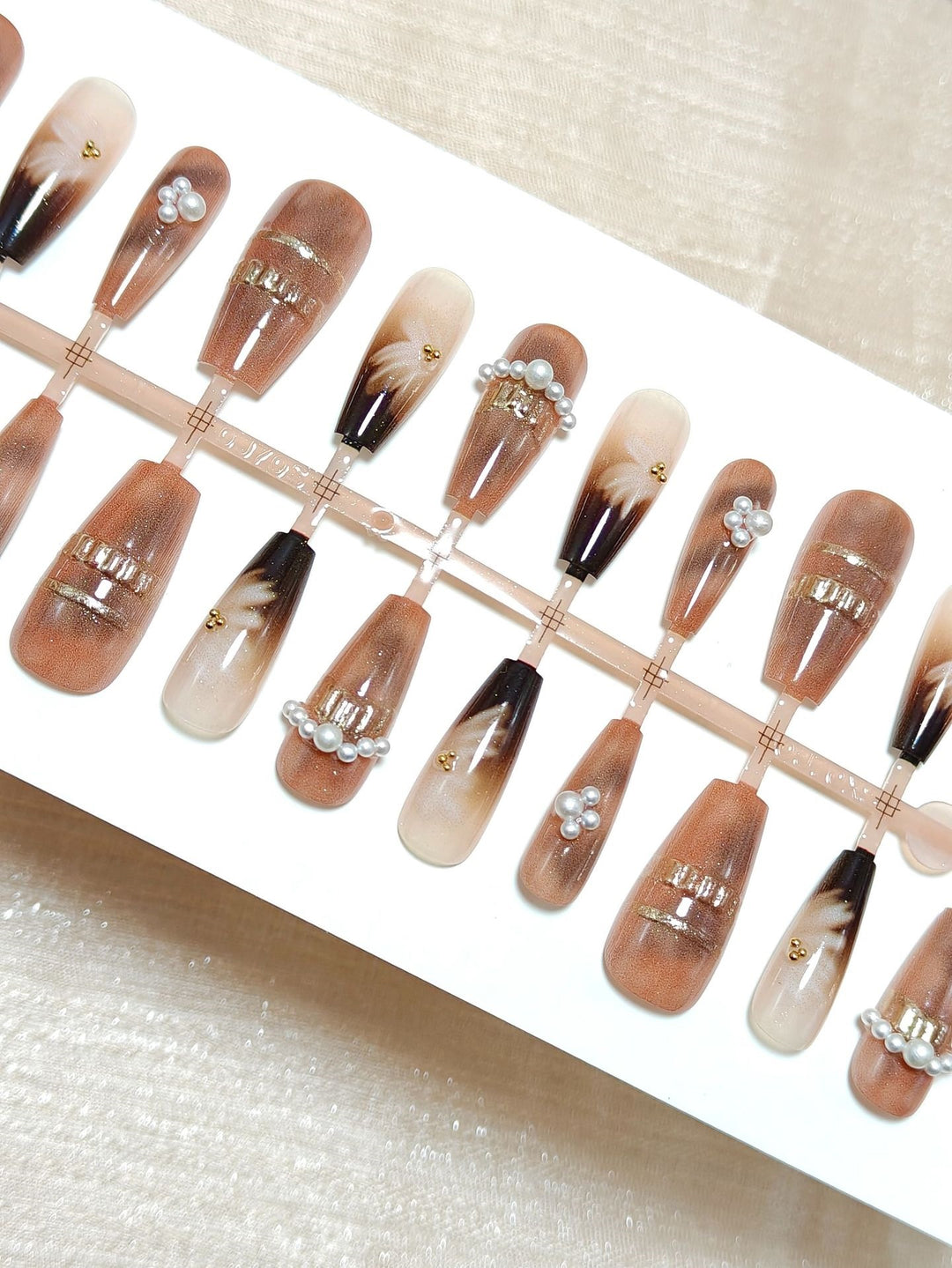 Artificial nail set with elegant ombre and pearl design Bowlift