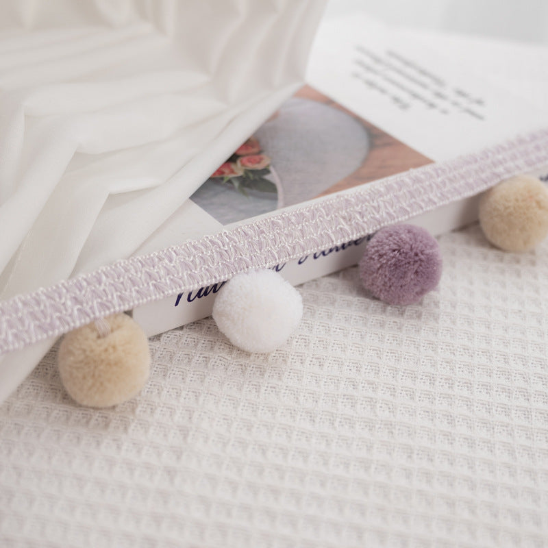 Decorative pom pom trim Bowlift