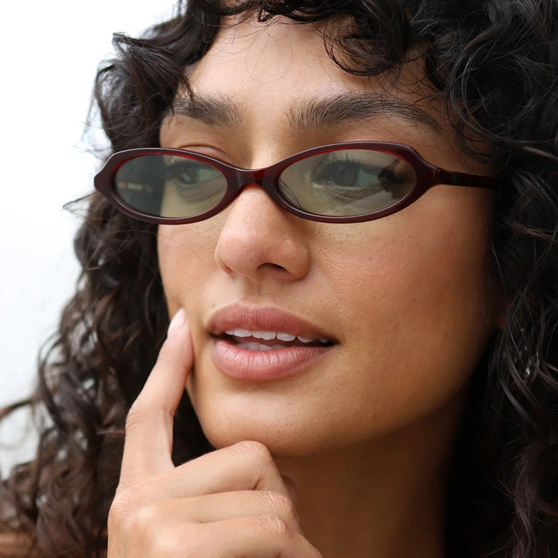 Ladies elegant sunglasses in stylish oval design Bowlift
