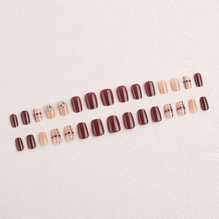 Artificial nail set with elegant, shimmering design and creative accents Bowlift