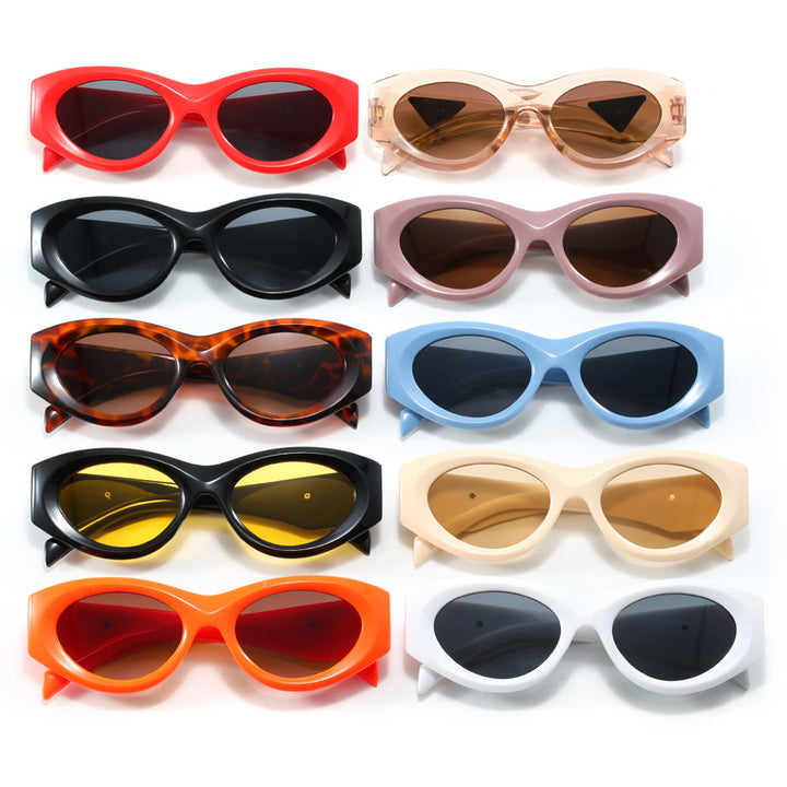 Women Retro-inspired Sunglasses with distinctive accents Bowlift