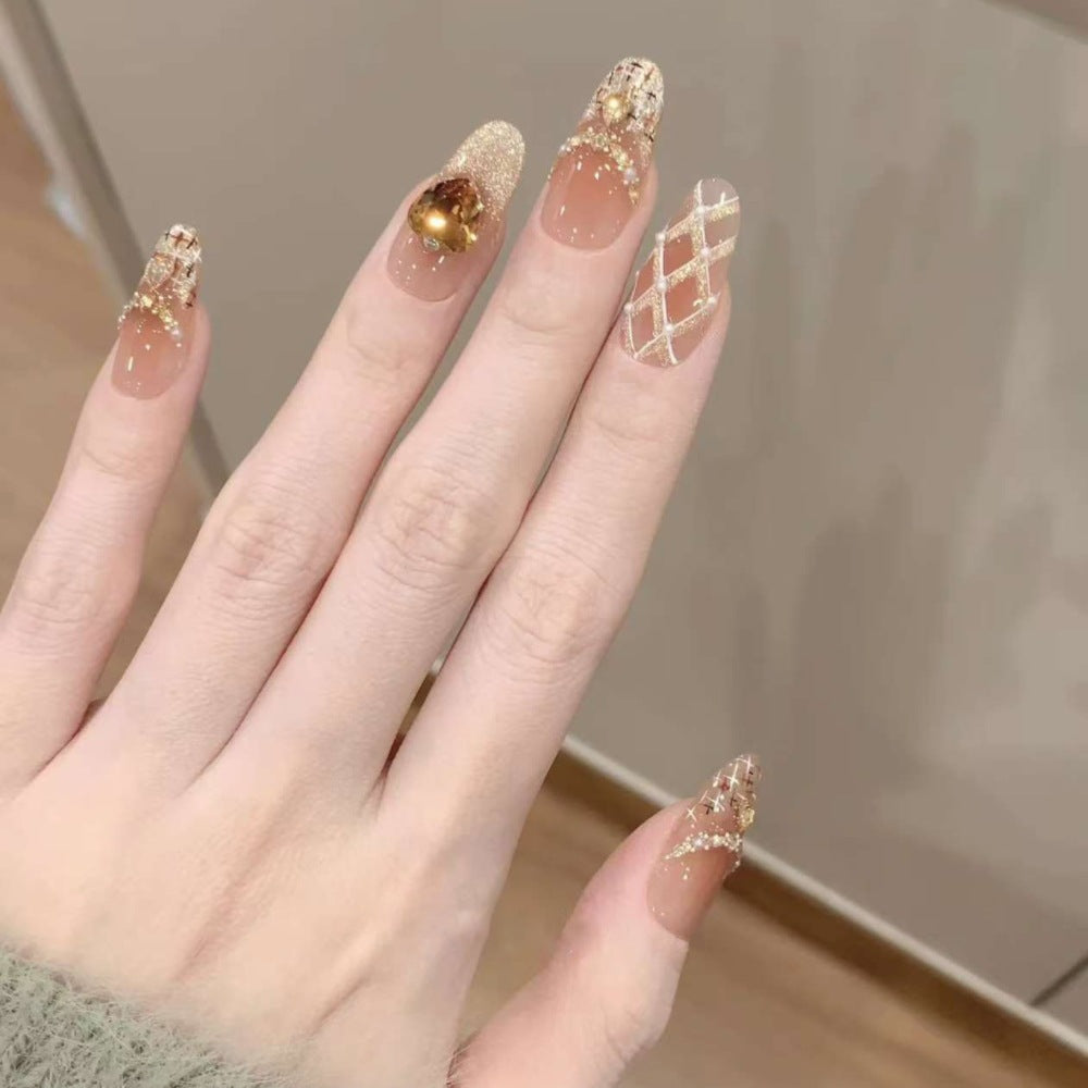 Glamorous Nail Art Bowlift