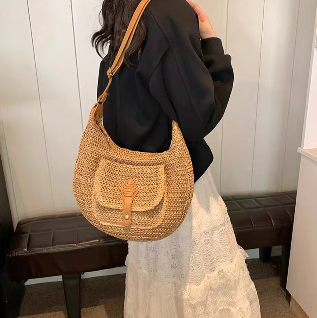 Handcrafted Shoulder Bag in Modern Boho Style Bowlift