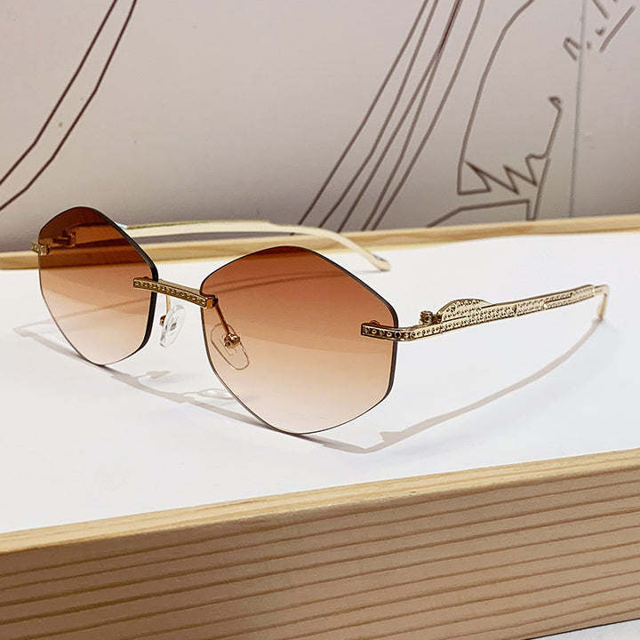 Women's extravagant sunglasses with sparkling accents Bowlift