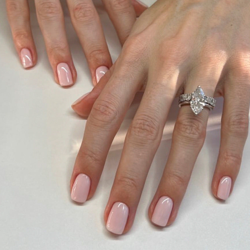Elegant Nail Care with High Gloss Finish Bowlift
