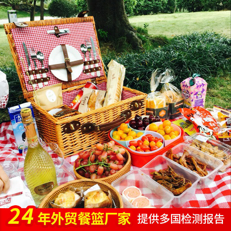 Women's picnic basket with integrated dish set and insulating elements Bowlift