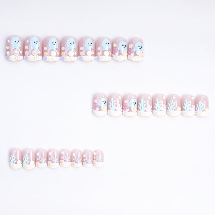 Creative nail art with marine motifs Bowlift