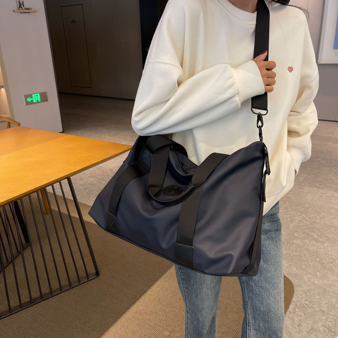 Water-Resistant Sport Duffel Bag Bowlift