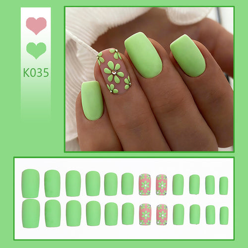 Artificial nails with delicate floral patterns Bowlift