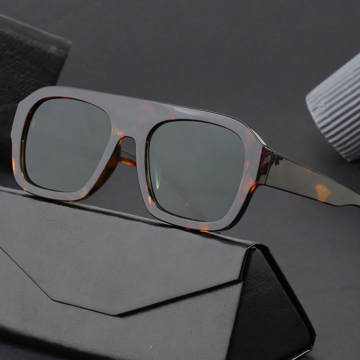 Ladies oversized square sunglasses with modern design Bowlift