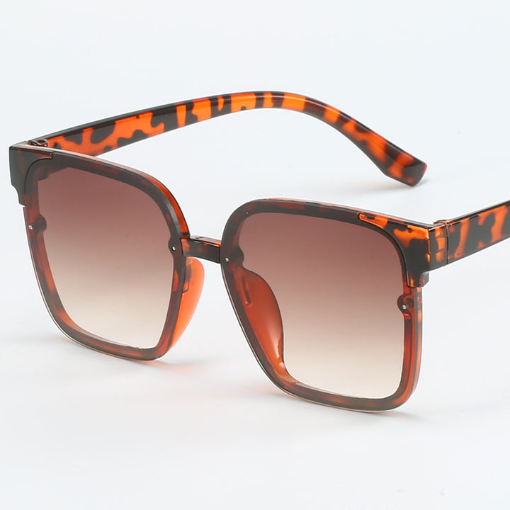 Women modern square sunglasses with UV protection and sturdy frame Bowlift