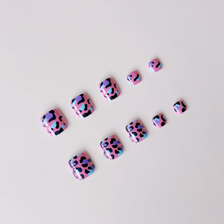 Artificial nail set with vibrant leopard pattern Bowlift