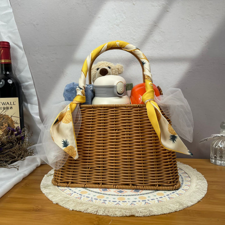 Women's stylish rattan container with pearl handle Bowlift