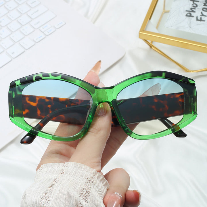 Women’s fashionable sunglasses with distinctive, futuristic design Bowlift